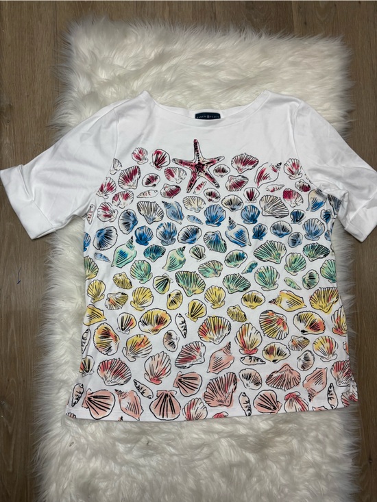 Scott Tops - Scott White Short-Sleeve Tee with Multicolor Seashells
